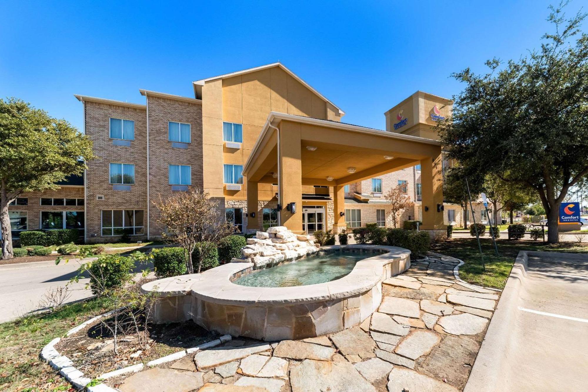 Comfort Inn & Suites Near Lake Lewisville Corinth Exterior photo